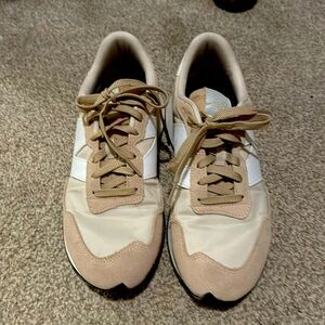 Women’s new balance 237 size 10.  Worn a few times.